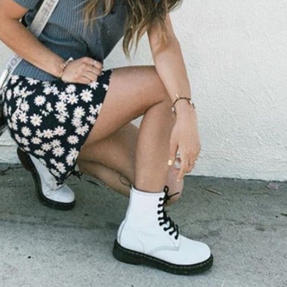 Dr. Martens Luana White US 7, UK 5 Punk, Emo, Rock, ,Glam, Goth Tie Up Boots - Picture 6 of 13